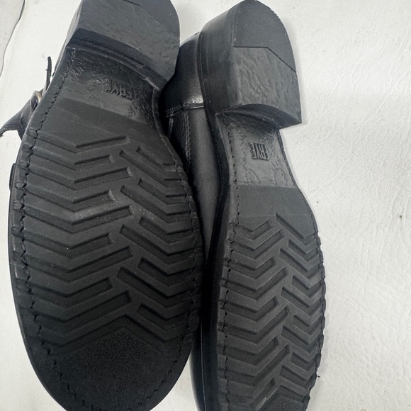 FRYE Women’s Veronica flex bootie’s Black Leather Ankle Boots with Buckle Sz 8B - Picture 8 of 8